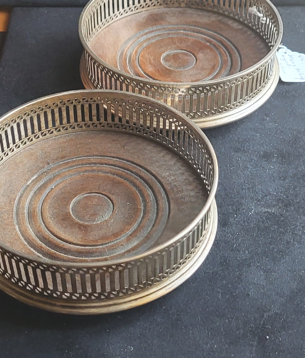 Paire de dessous de carafes en métal argenté-photo-1