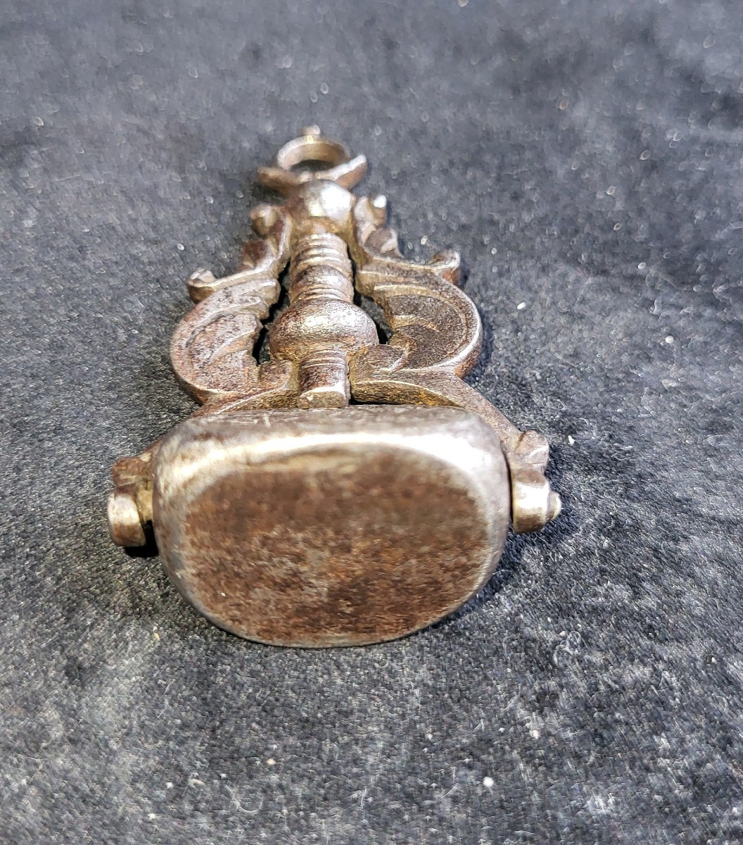 Cachet Tournant En Fer Forgé -photo-1