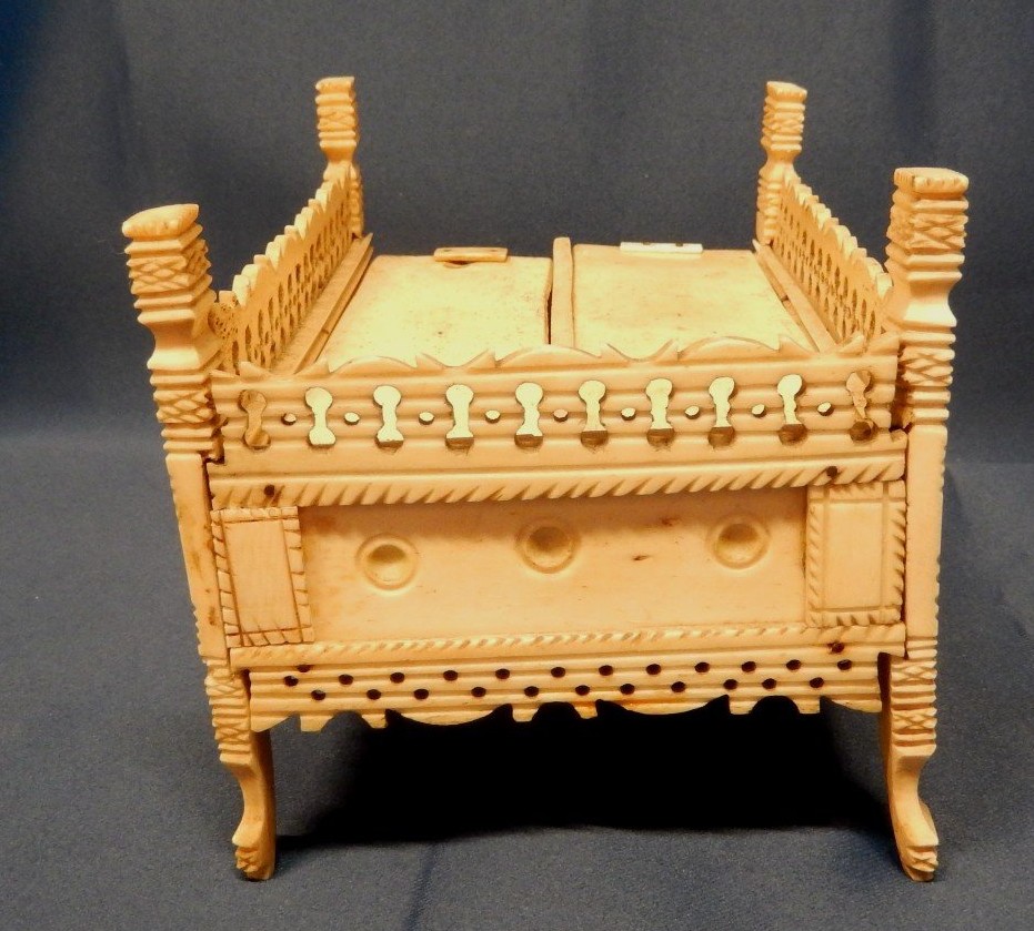 Domino Game In Its Bone Box - Pontoon Work-photo-3
