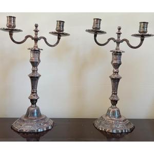  Paire  de bougeoirs argentés du XVIIIe siècle 