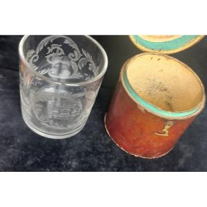Verre Gravé Dans Son écrin de voyage