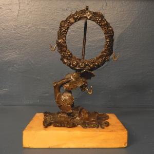 Bronze Watch Holder With Vine Decoration