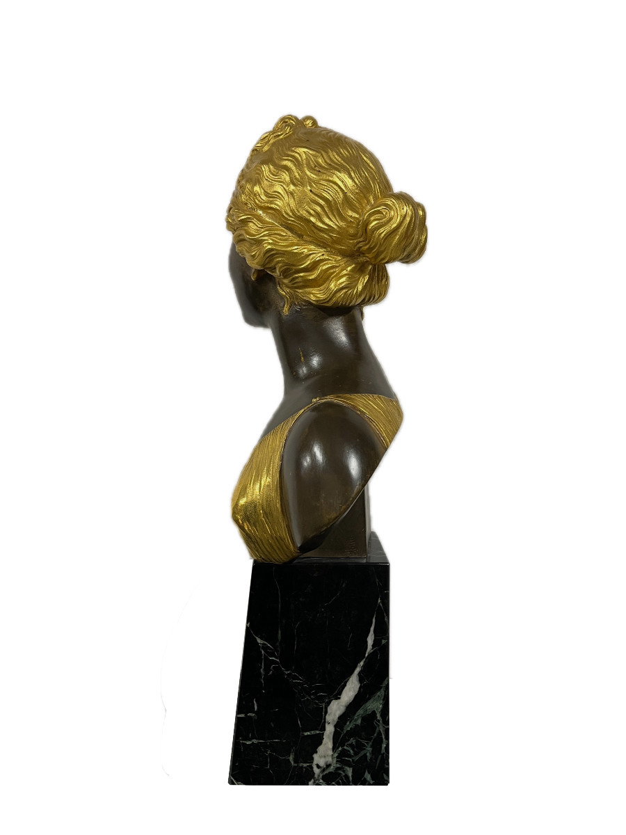 Bust Of An Elegant Woman In Gilt Bronze And Brown Patina By Joseph-charles Marin 1759-1834-photo-1