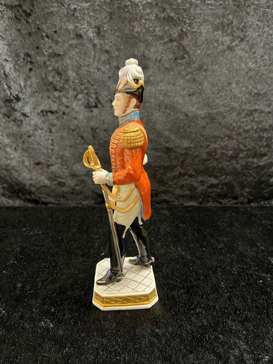 Figurine officier allemand en porcelaine de Volkstedt-photo-2