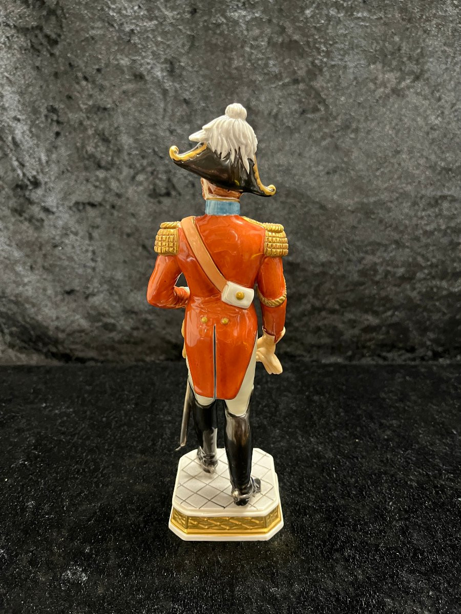 Figurine officier allemand en porcelaine de Volkstedt-photo-3