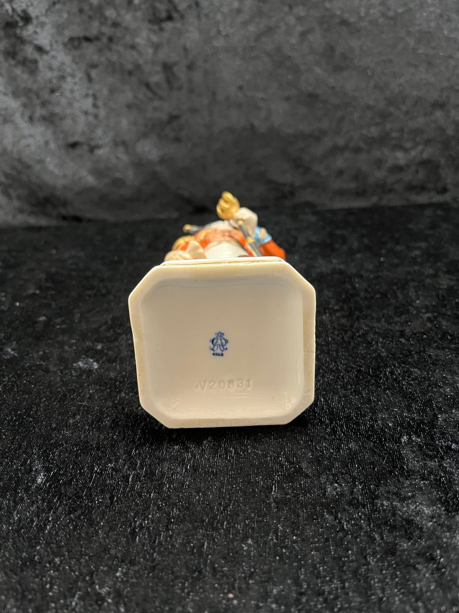 Figurine officier allemand en porcelaine de Volkstedt-photo-2