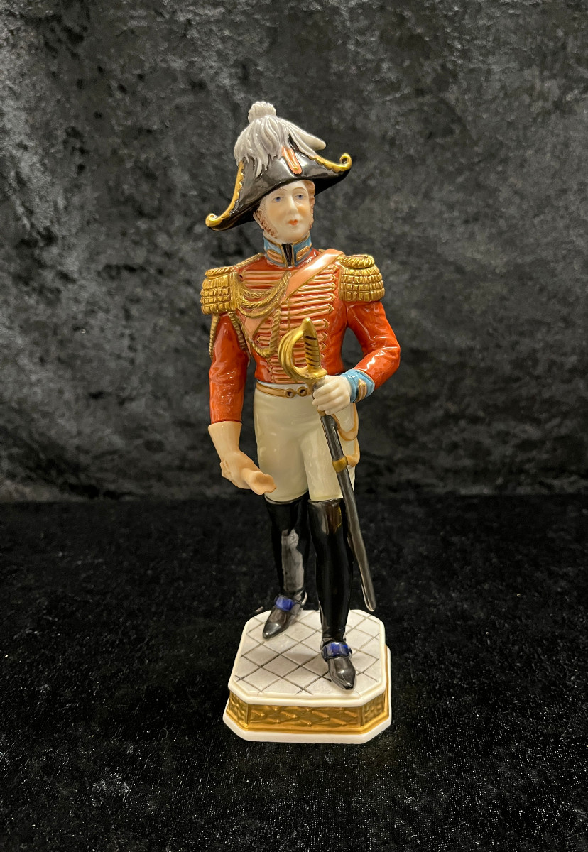 Figurine officier allemand en porcelaine de Volkstedt