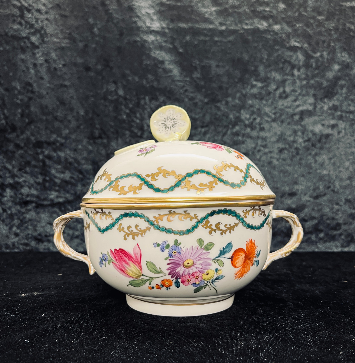 Sucrier en  porcelaine de Dresde