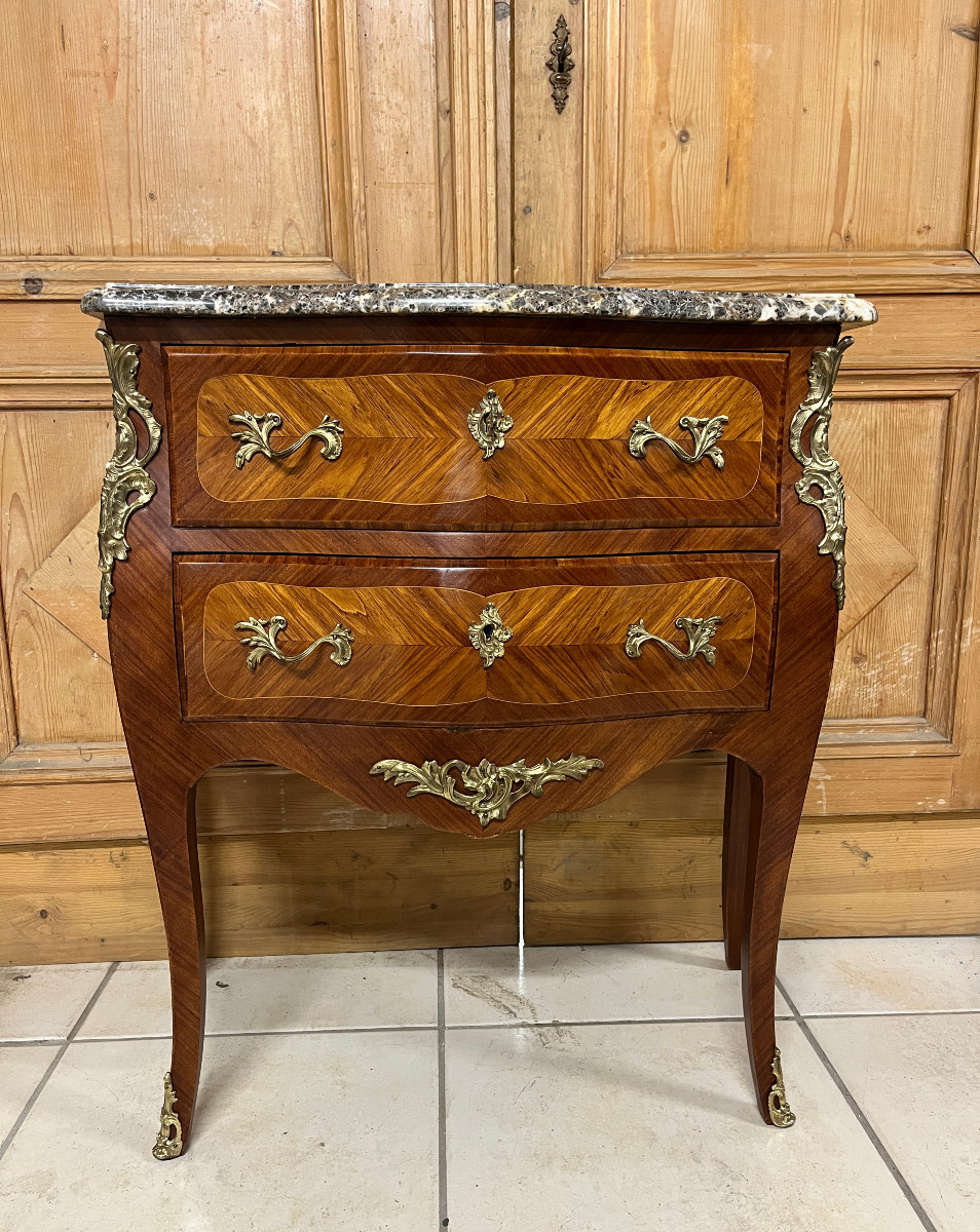 Commode Sauteuse de style Louis XV  en bois de rose
