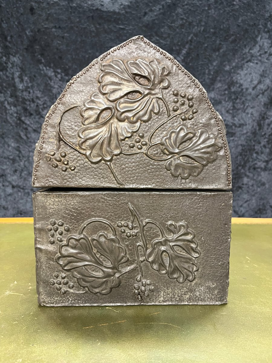 Repoussé Reliquary Casket, 19th Century -photo-1