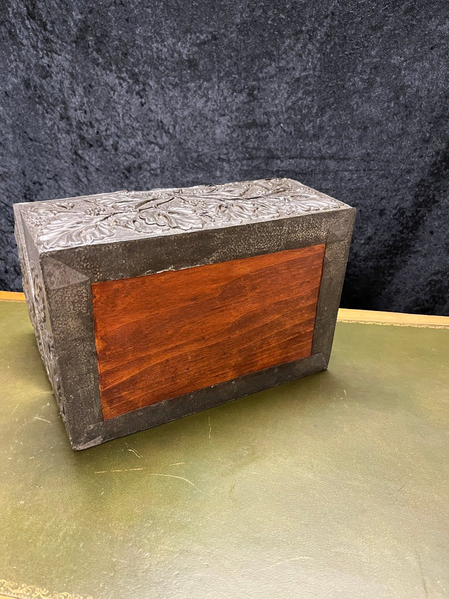 Repoussé Reliquary Casket, 19th Century -photo-2