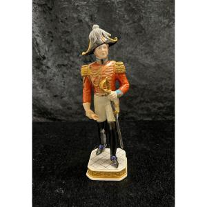 Figurine officier allemand en porcelaine de Volkstedt