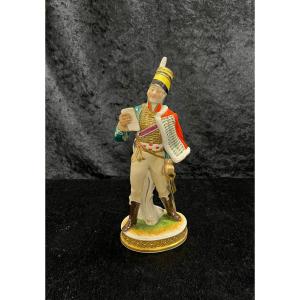 Figurine officier allemand en porcelaine de Rudolf Kämmer 