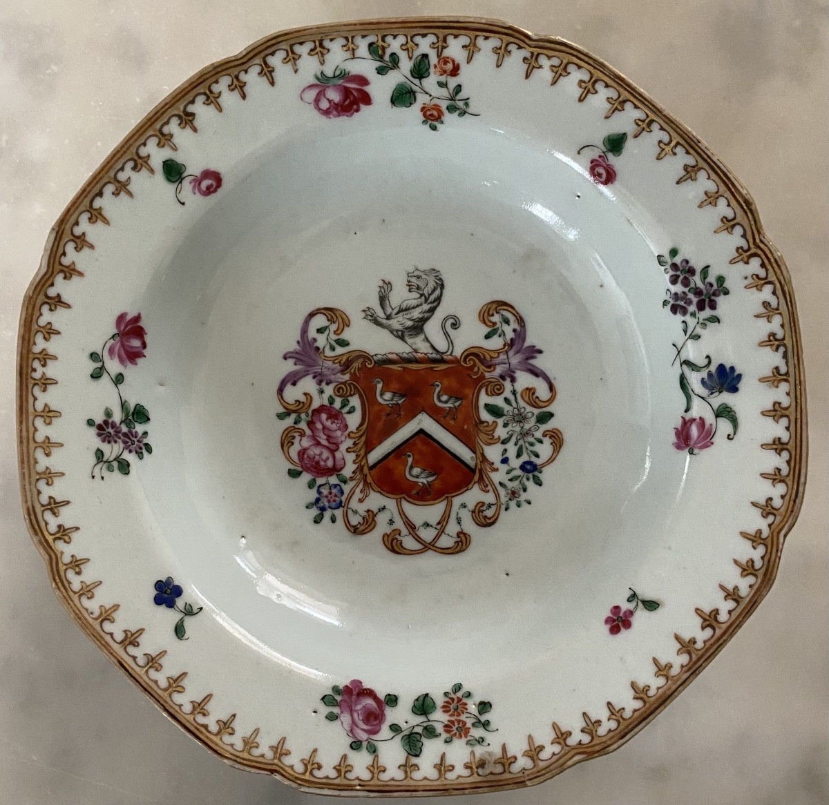 Compagnie Des Indes, Armorial Hollow Dish, Porcelain, 18th Century-photo-1