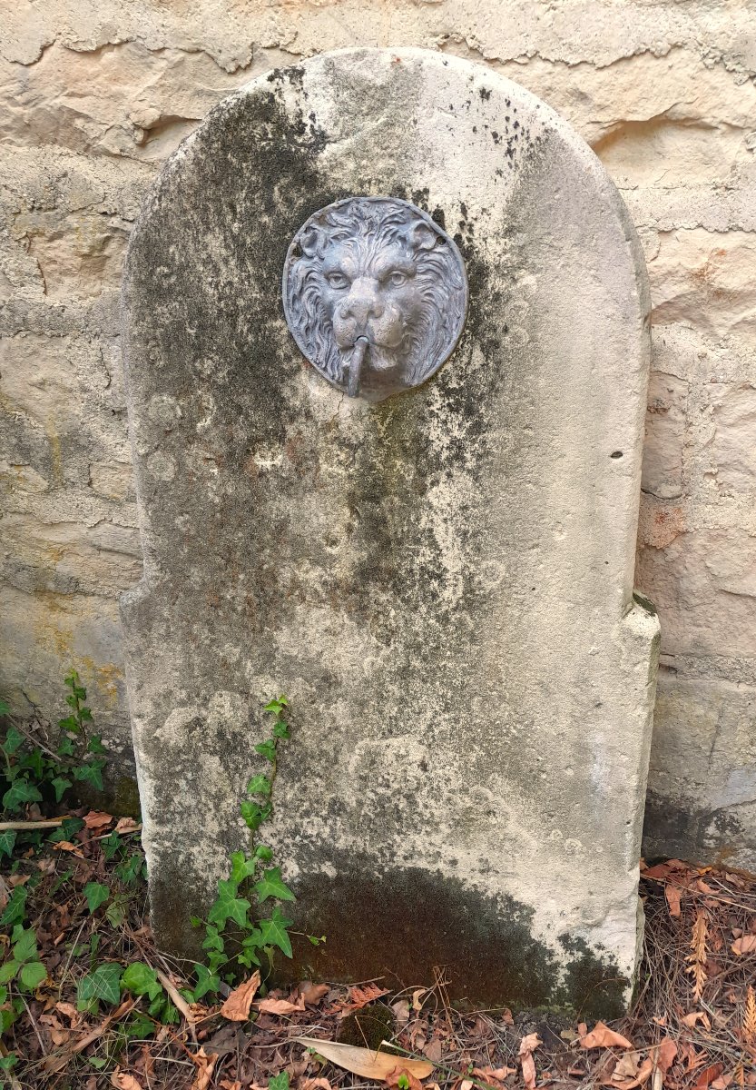 Fontaine en Pierre XIXe