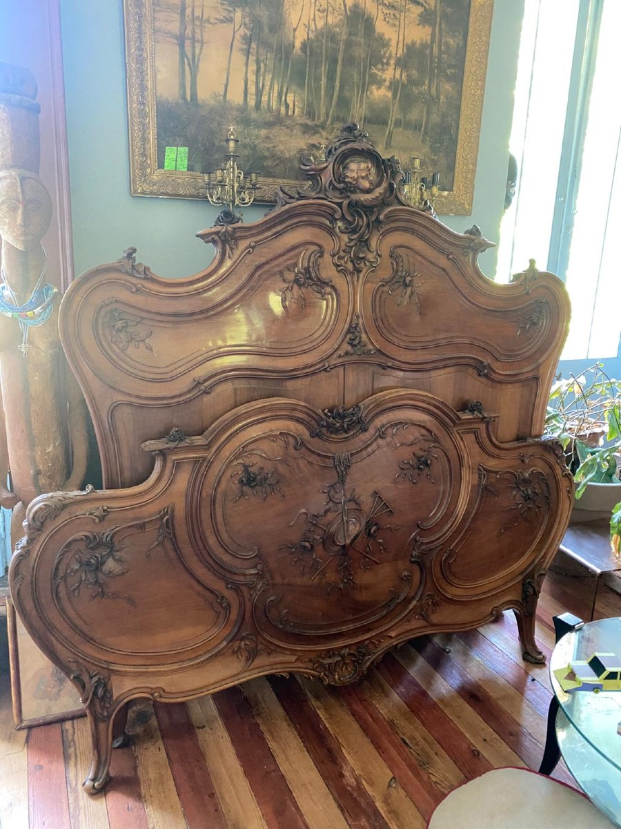 lit en noyer sculpté de style Louis XV – époque XIXe siècle-photo-2