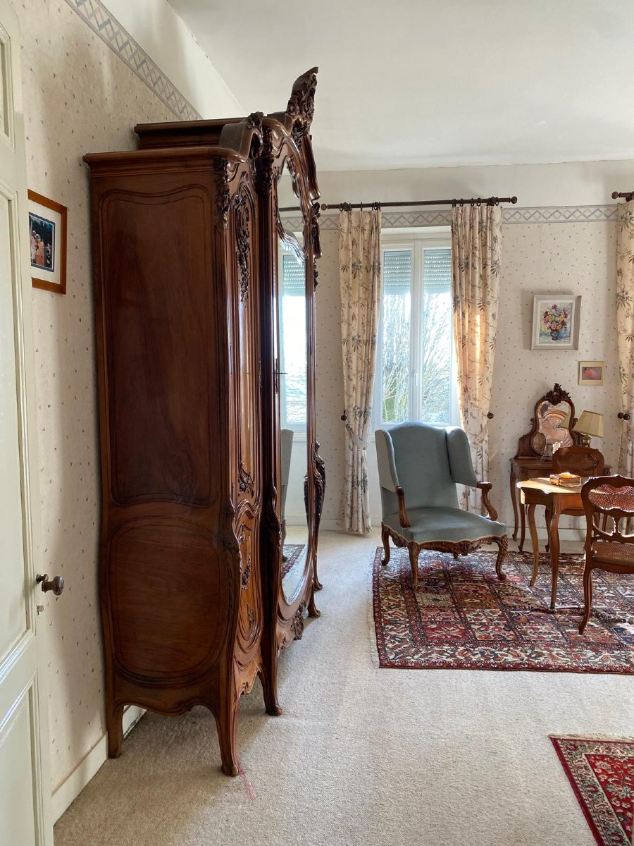 Armoire à glace en noyer sculpté de style Louis XV – XIXe siècle-photo-2