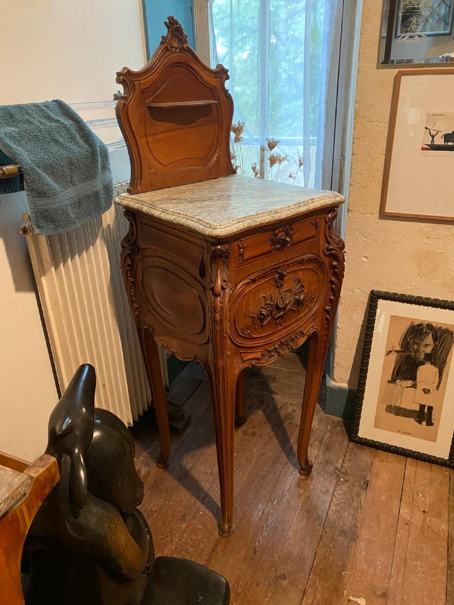 Table de chevet en noyer sculpté et marbre, style Louis XV – XIXe siècle-photo-2