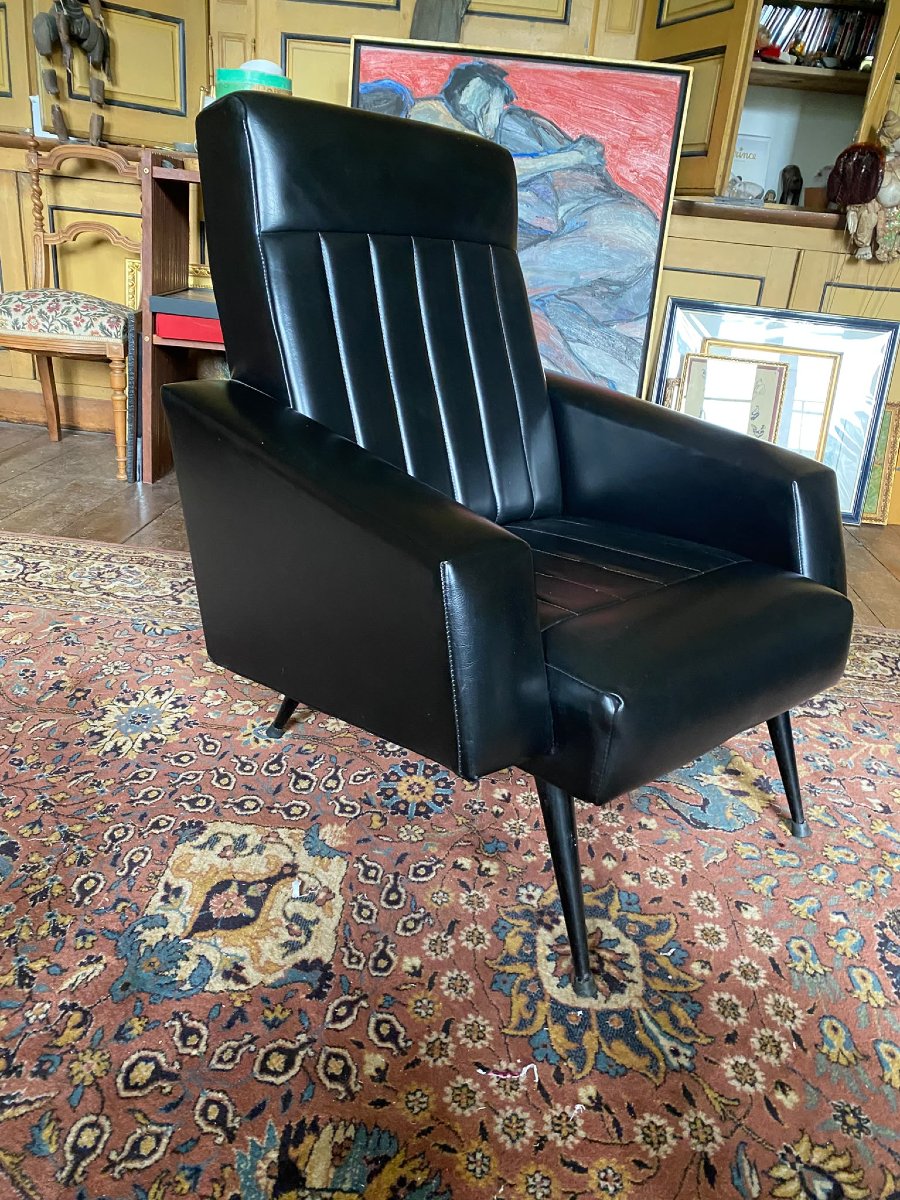 Fauteuil vintage en skaï noir et pieds métalliques – Années 1950-1960
