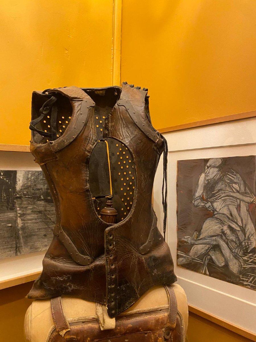 Children's Orthopedic Corset Made Of Leather And Metal – Late 19th – Early 20th Century-photo-3