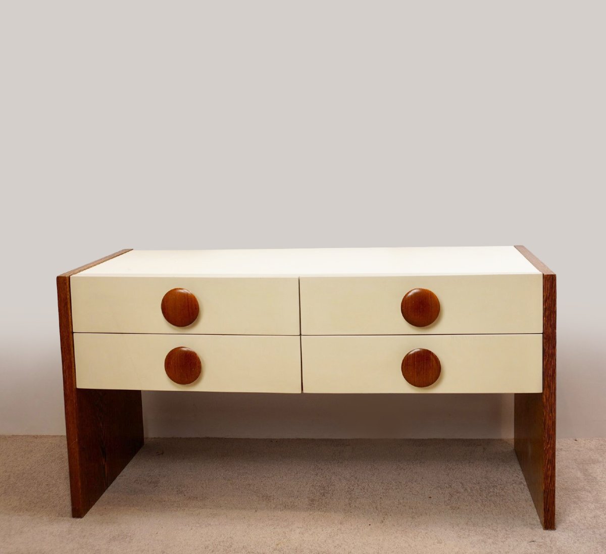 Commode basse moderniste en wengé et verre laqué blanc – Années 1970
