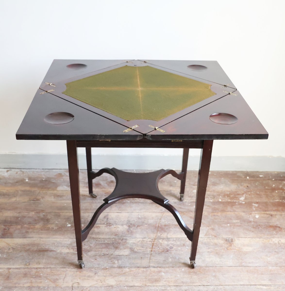 Mahogany Handkerchief-shaped Game Table – Circa 1900-photo-1