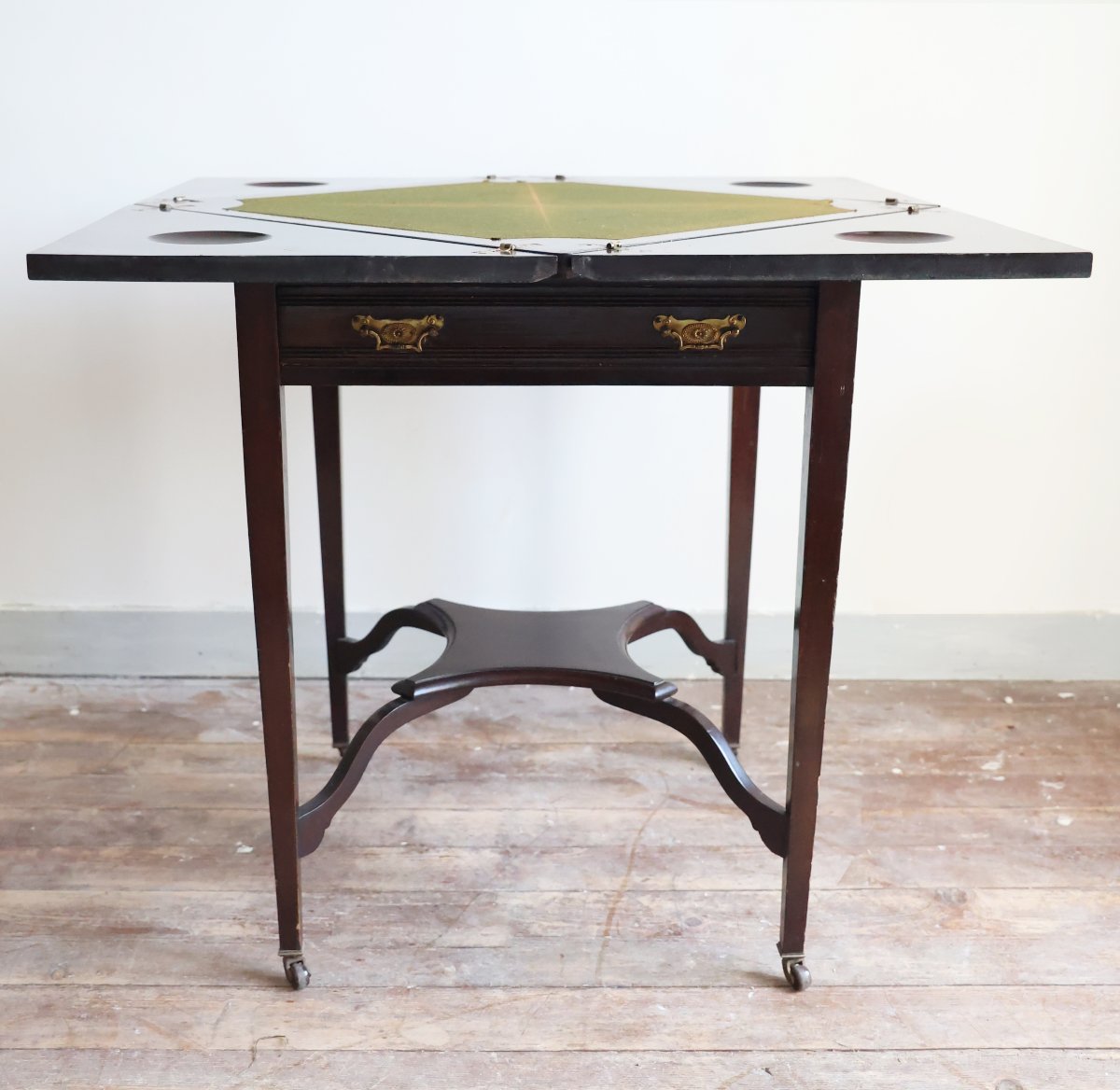 Mahogany Handkerchief-shaped Game Table – Circa 1900-photo-2
