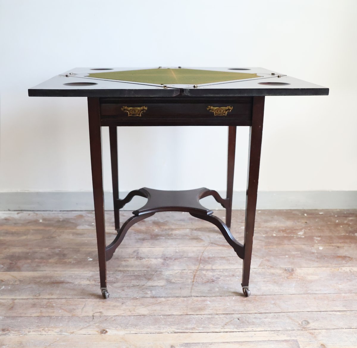 Mahogany Handkerchief-shaped Game Table – Circa 1900-photo-3