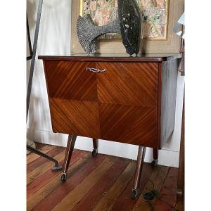 Meuble-bar roulant des années 1950-1960 – Placage de bois et verre