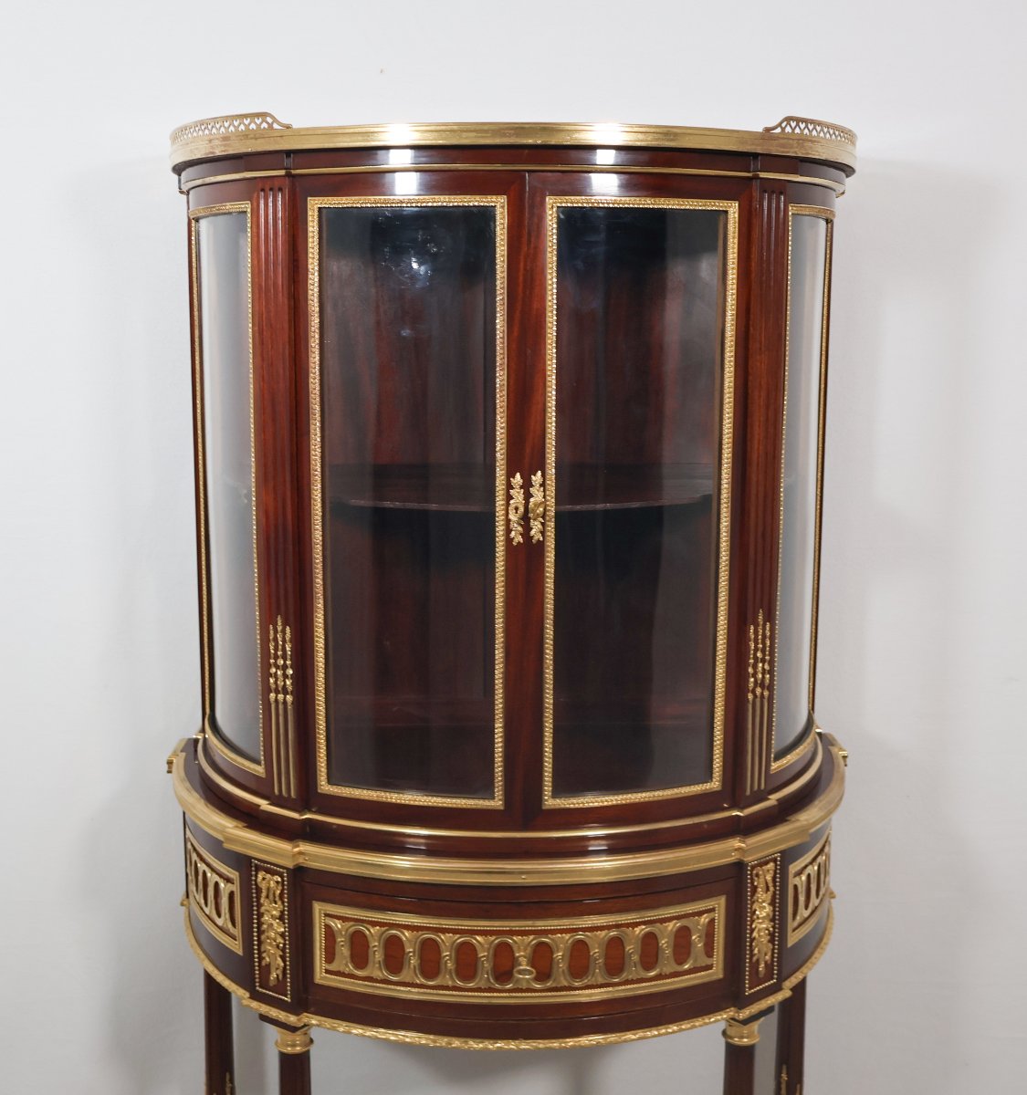 Half-moon Display Case Attributed To Paul Sormani, Late 19th Century-photo-1