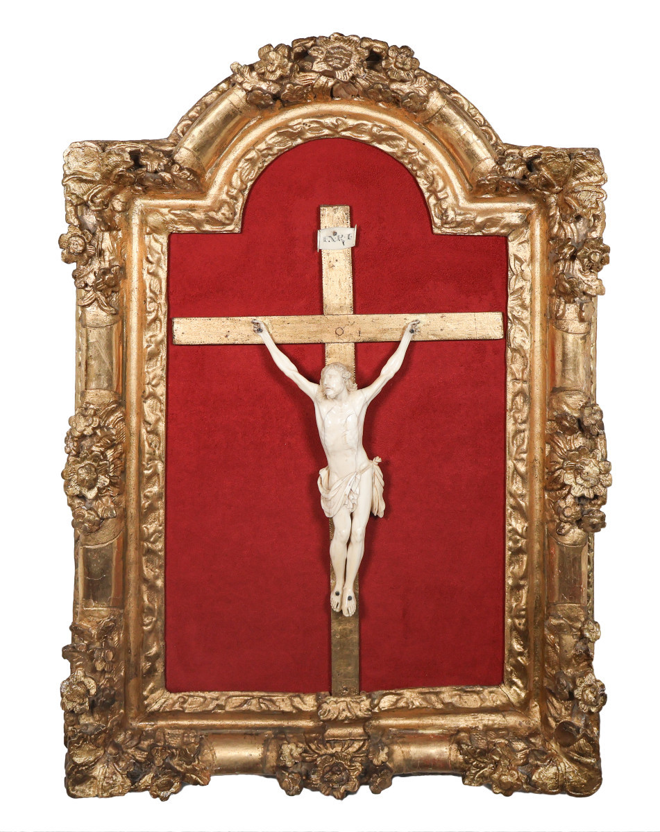 Christ en ivoire provençal d’époque Régence début 18ème siècle