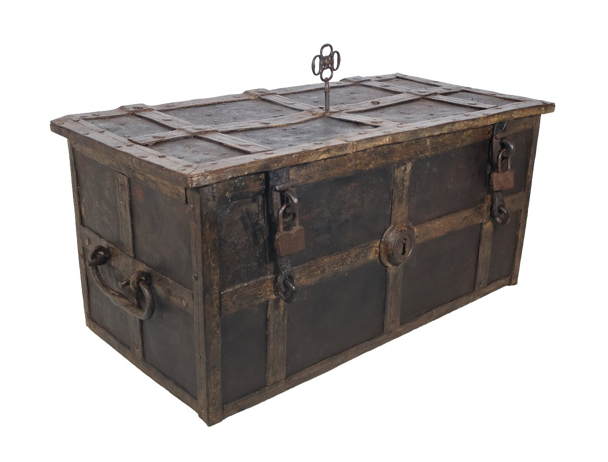 Coffre en fer forgé de Nuremberg époque XVIIème siècle -photo-1