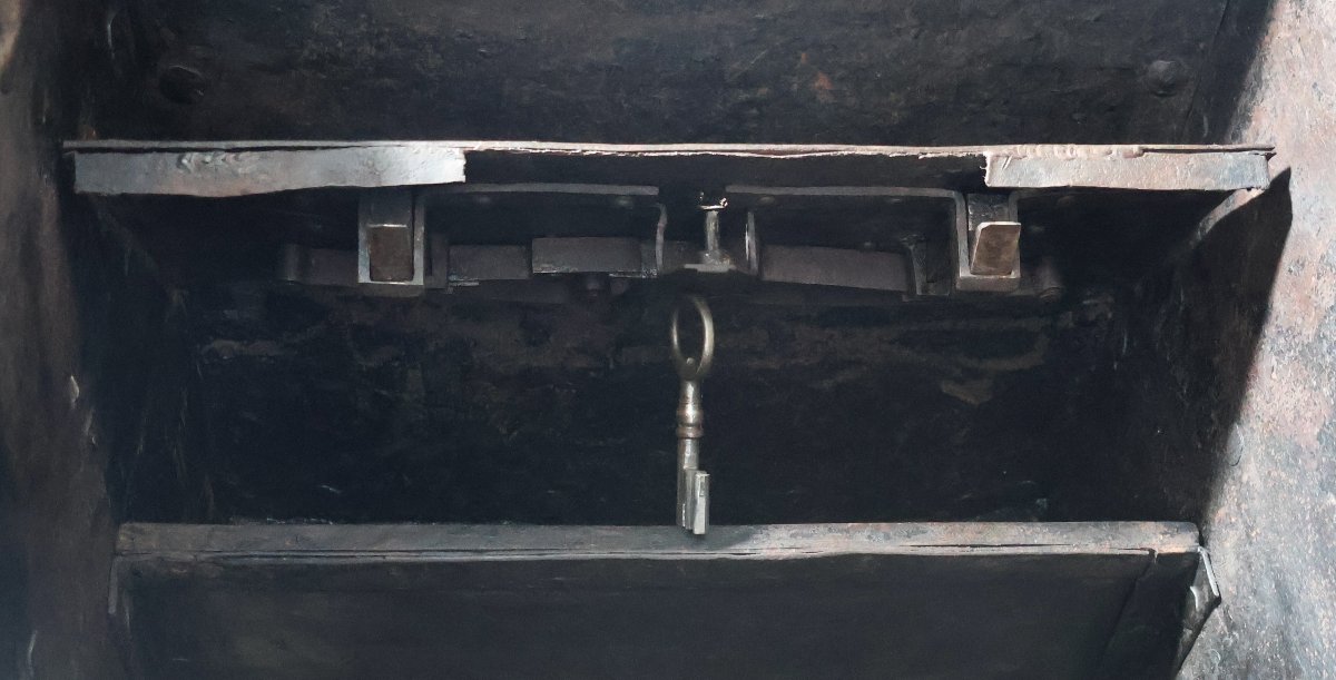 Coffre en fer forgé de Nuremberg époque XVIIème siècle -photo-4