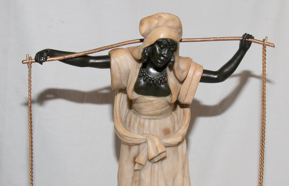 La porteuse d’eau En Albâtre Et Bronze Dominique Alonzo-photo-2