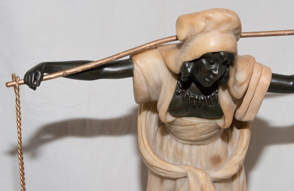 La porteuse d’eau En Albâtre Et Bronze Dominique Alonzo-photo-1