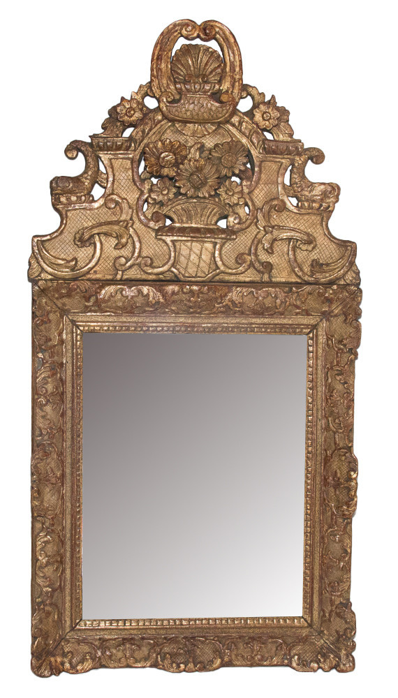Miroir à fronton d’époque Régence, début XVIIIe siècle.