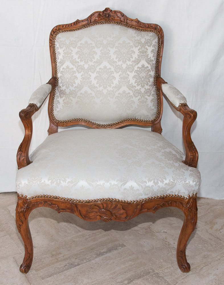 Queen's Armchair In Walnut Regency Period Circa 1730