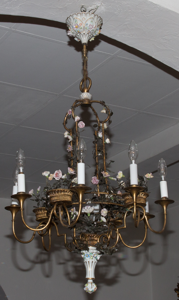 Sheet Metal Chandelier And Porcelain Capodimonte Early XIXth Century