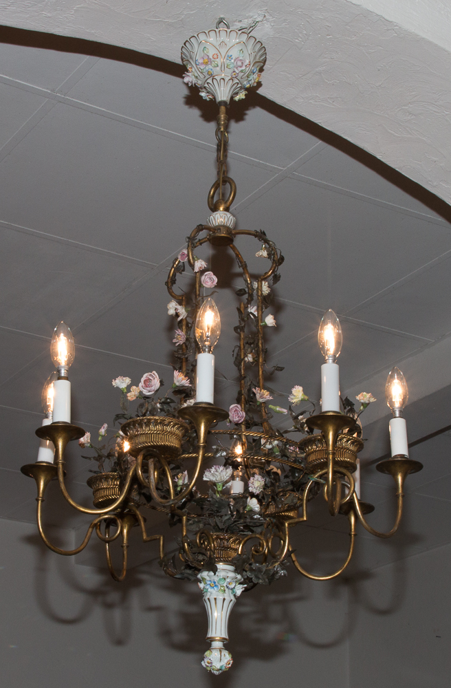 Sheet Metal Chandelier And Porcelain Capodimonte Early XIXth Century-photo-1