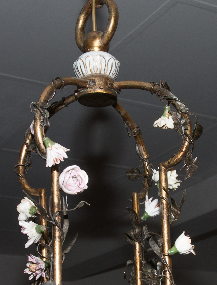 Sheet Metal Chandelier And Porcelain Capodimonte Early XIXth Century-photo-5