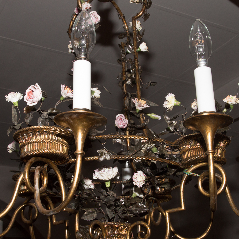 Sheet Metal Chandelier And Porcelain Capodimonte Early XIXth Century-photo-7