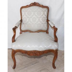 Queen's Armchair In Walnut Regency Period Circa 1730