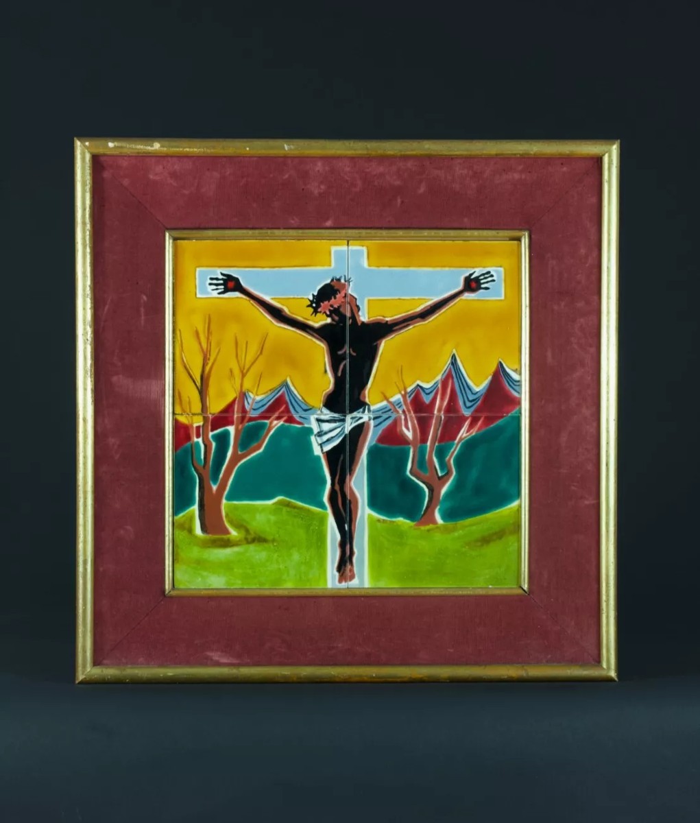 Beautiful Christ On The Cross In Polychrome Ceramic St Sant Vicens Modernist 1950-photo-1