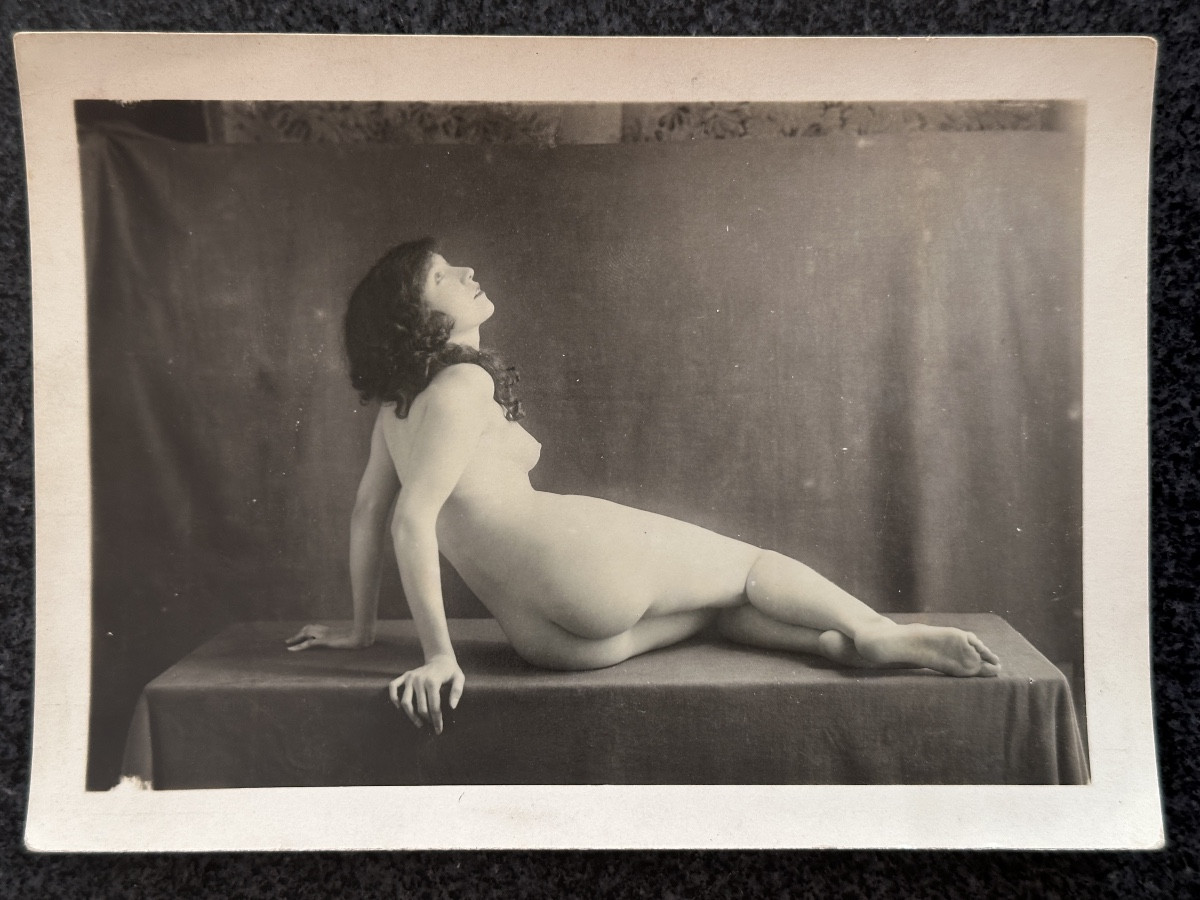 Old Photo Portrait Of A Woman Nude Attitude Atelier Artist Art Nouveau Period-photo-2