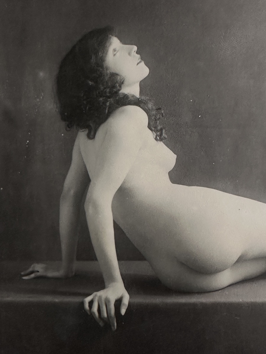Old Photo Portrait Of A Woman Nude Attitude Atelier Artist Art Nouveau Period-photo-1