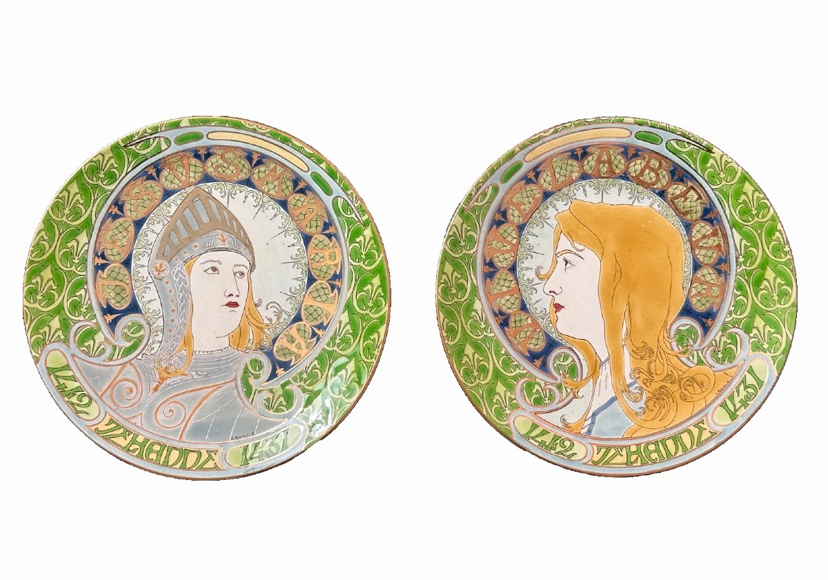 Pair Of Large Art Nouveau Dishes Jeanne d'Arc Royaliste 1899 Lunéville Earthenware X 28cm