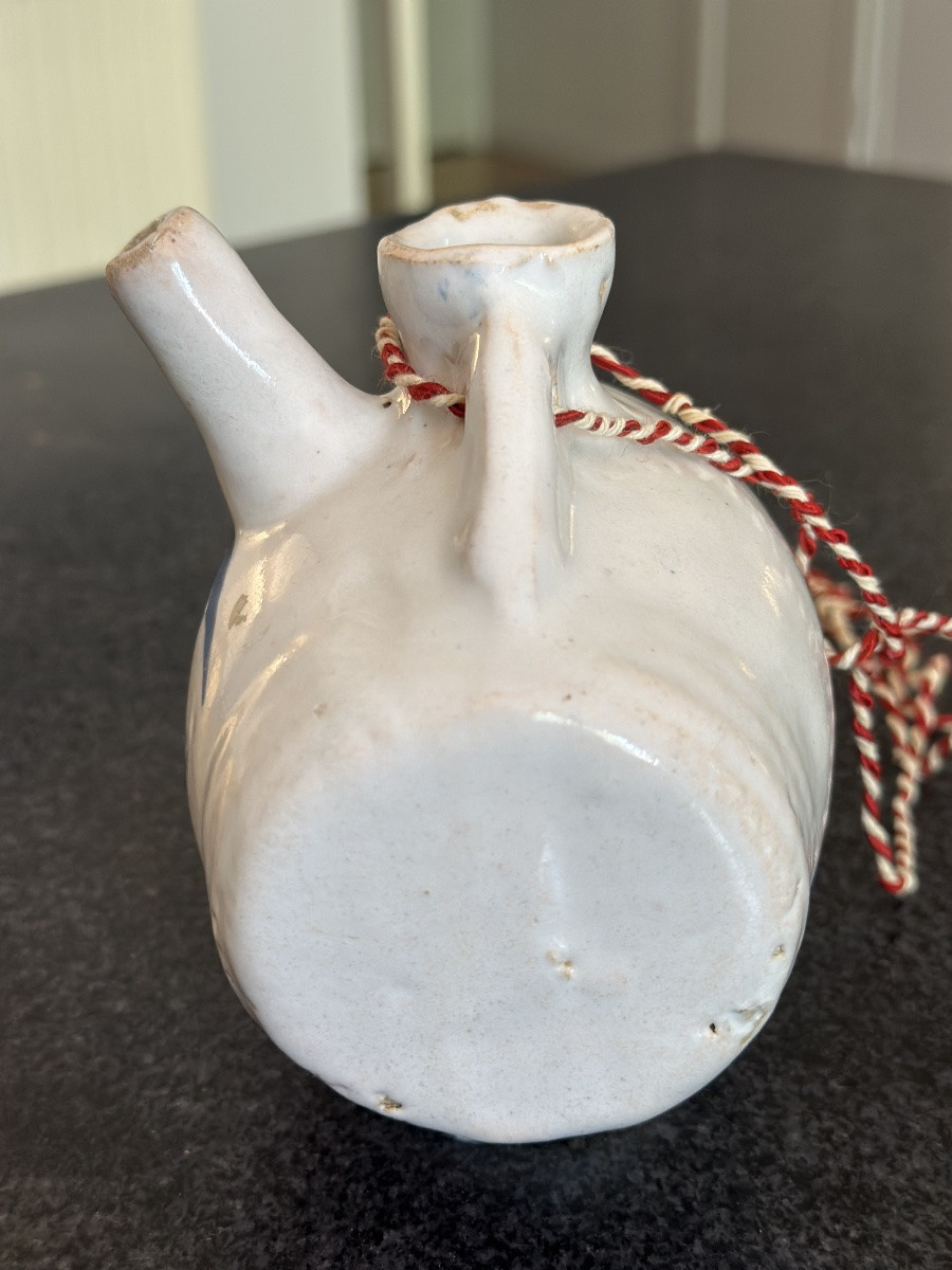 Talking Flask Nevers 18th Century White Travel Flask Blue Earthenware Boy Flask-photo-5