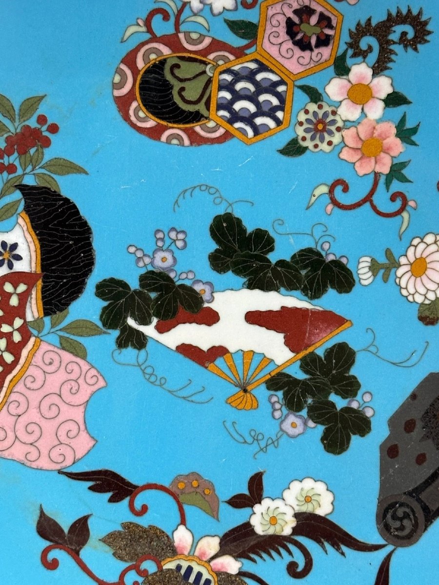 Grand plat Japon fond bleu turquoise éventail fleurs émail cloisonné écaille 19e