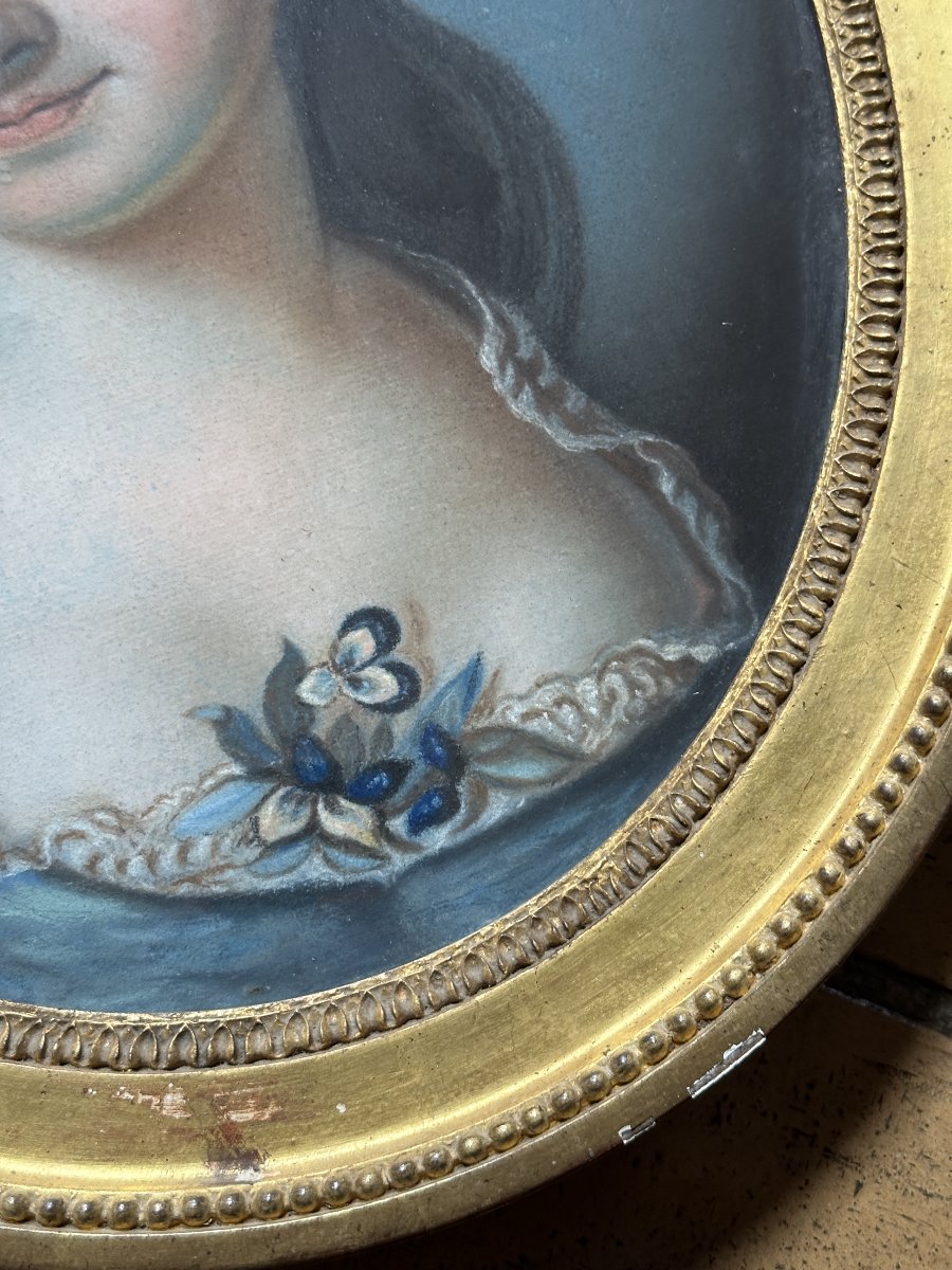 Pastel Louis XVI Portrait Of A Young Woman With A Red Ribbon Oval Gilded Pearl Frame-photo-3
