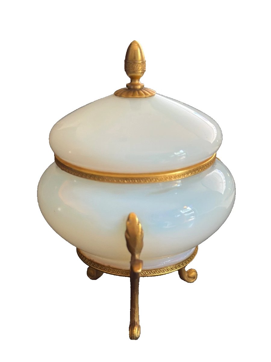 Boîte à bijoux  en opaline blanche opalescente Bronze XIXe-photo-1
